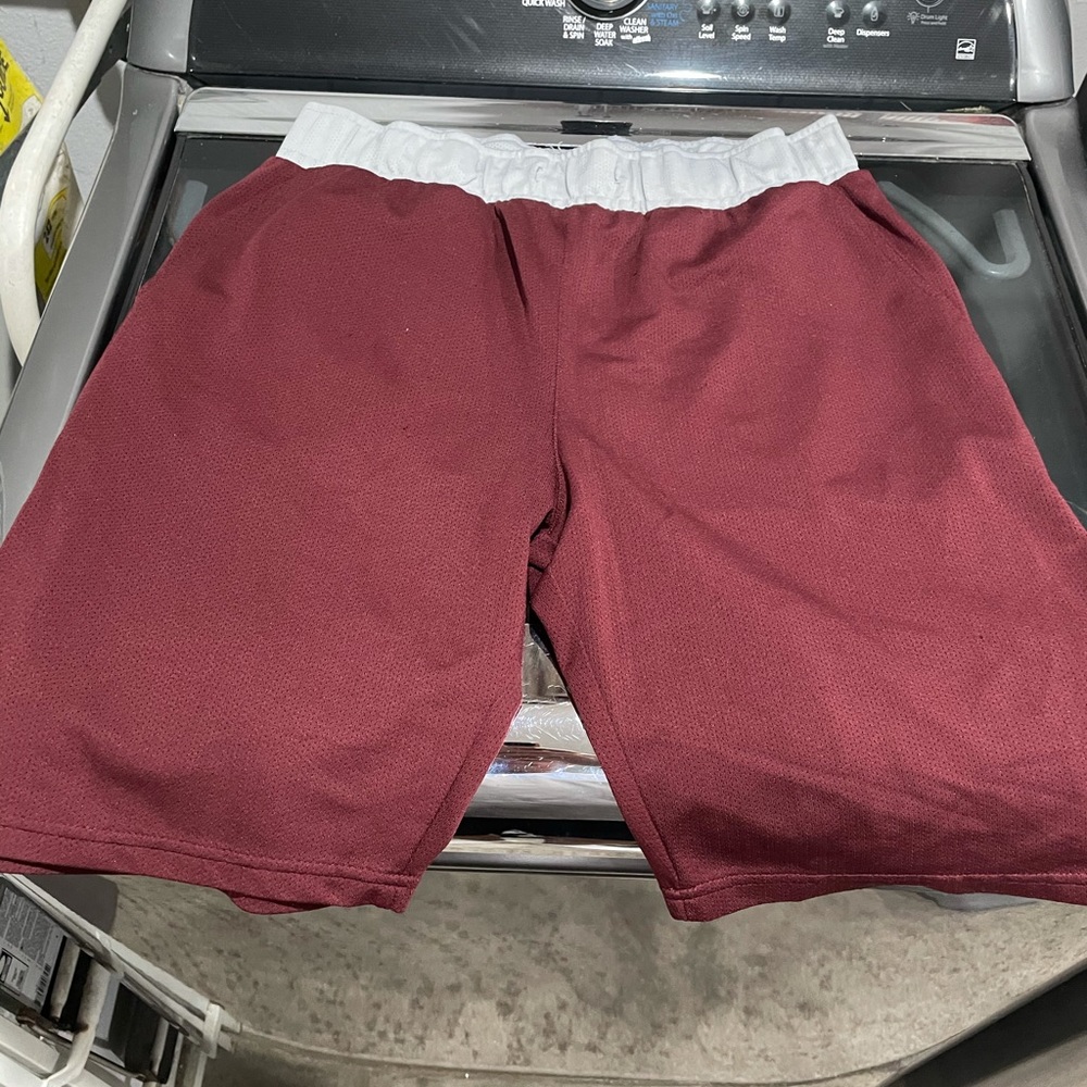Active shorts maroon/gray normal use